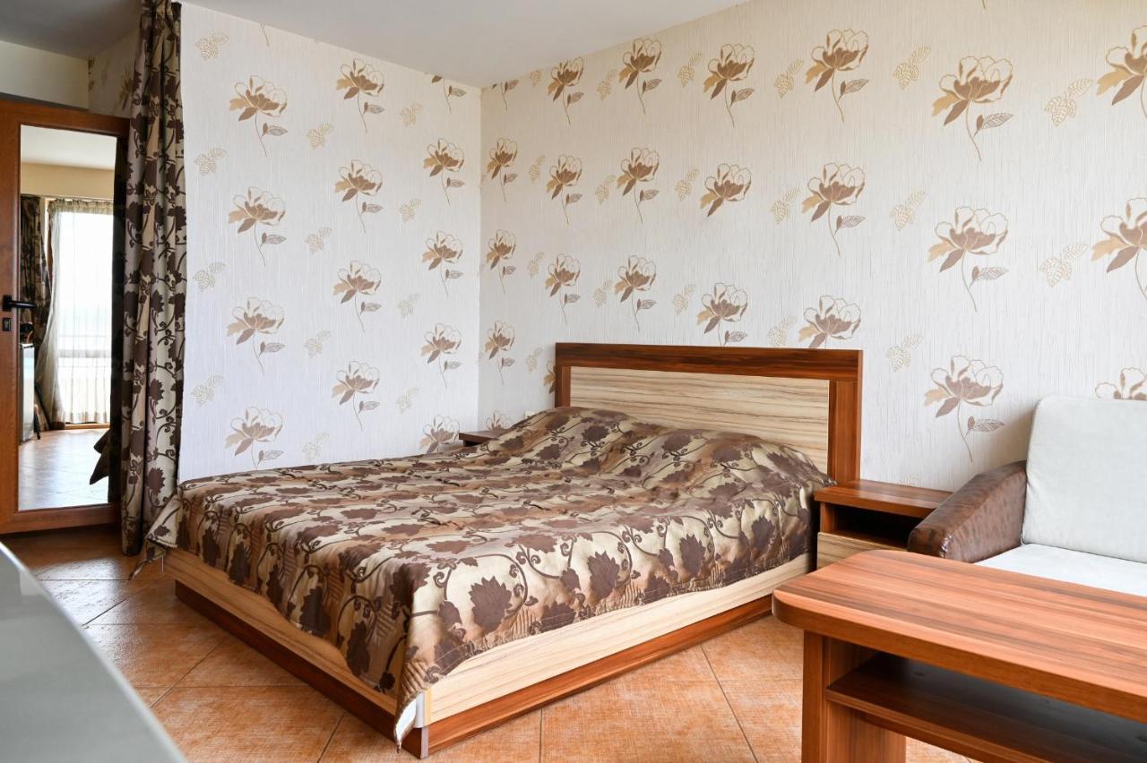 Complex Chayka Guest House ビャラ エクステリア 写真