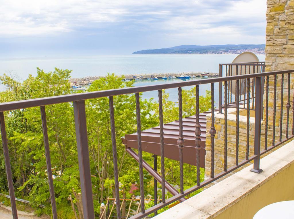 Complex Chayka Guest House ビャラ エクステリア 写真