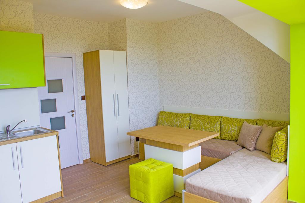 Complex Chayka Guest House ビャラ エクステリア 写真
